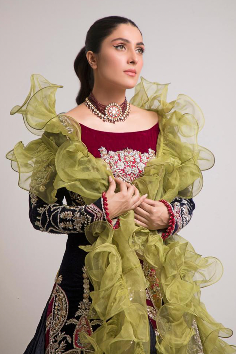 Ayeza khan mehndi dress 2023 Latest mehndi dress #tiktokshorts #trendi... |  TikTok